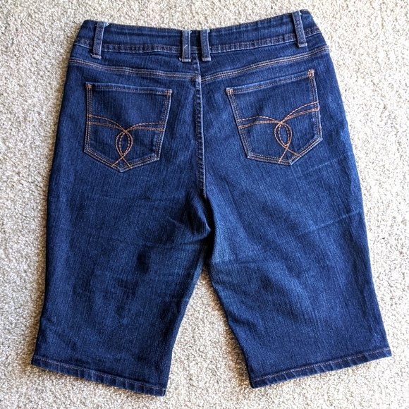 (2/$25) St John's Bay cropped blue jeans knee-length denim shorts - Picture 6 of 14